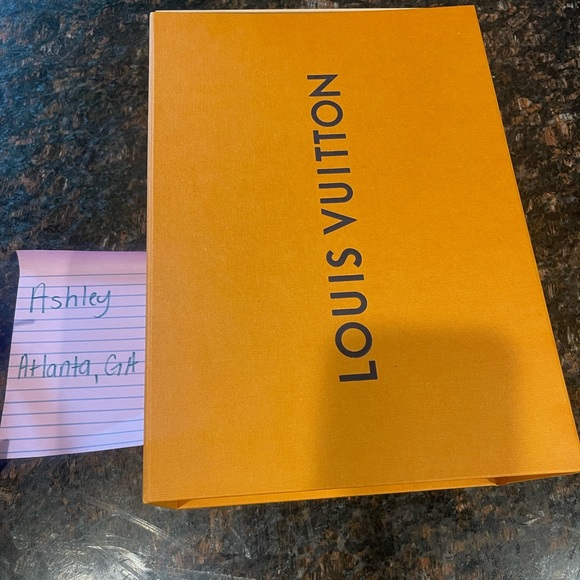 Louis Vuitton Mule
Size 40
Price: $900
Comes with receipt- cheaper w/๐
ฟ๏ธ๐
ฟ๏ธ - Picture 2 of 6